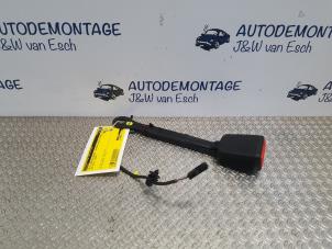 Usagé Insertion ceinture de sécurité avant droite Volkswagen Polo VI (AW1) 1.0 MPI 12V Prix € 18,15 Prix TTC proposé par Autodemontage J&W van Esch