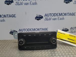 Używane Radio Opel Karl 1.0 12V Cena € 60,50 Z VAT oferowane przez Autodemontage J&W van Esch