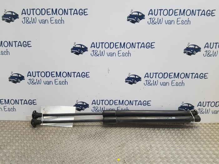 Set of tailgate gas struts from a Renault Clio IV (5R) 0.9 Energy TCE 90 12V 2013