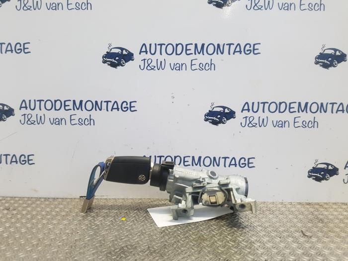 Ignition lock + key from a Volkswagen Golf VII (AUA) 1.4 TSI 16V 2017