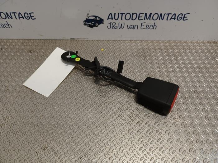 Insertion ceinture de sécurité avant droite d'un Volkswagen Polo VI (AW1) 1.0 TSI 12V 2021