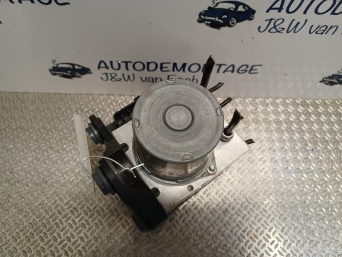 Bomba ABS de un Volkswagen Polo VI (AW1) 1.0 TSI 12V 2021