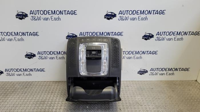 Begagnade Innerbelysning, fram Mercedes A (177.0) 1.3 A-160 Turbo 16V Pris € 78,65 Inklusive moms erbjuds av Autodemontage J&W van Esch