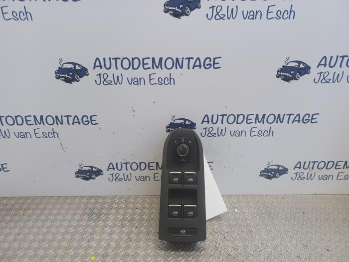 Interruptor de ventanilla eléctrica de un Volkswagen Golf VIII (CD1) 1.5 TSI BlueMotion 16V 2020