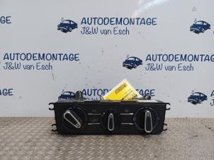 Używane Panel sterowania nagrzewnicy Volkswagen Polo VI (AW1) 1.0 12V BlueMotion Technology Cena € 30,25 Z VAT oferowane przez Autodemontage J&W van Esch