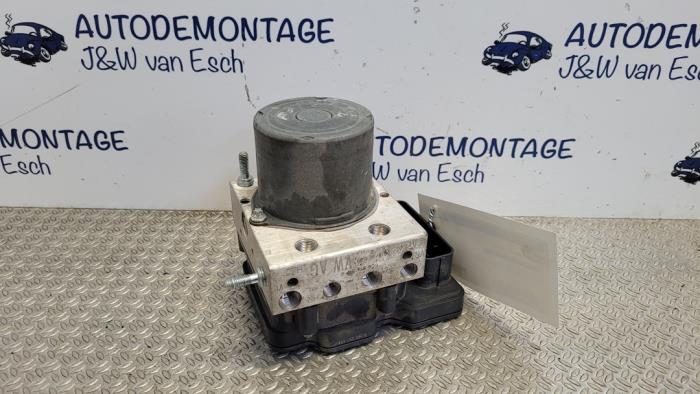 Usagé Bloc ABS Skoda Fabia III (NJ3) 1.0 TSI 12V Prix € 60,50 Prix TTC proposé par Autodemontage J&W van Esch