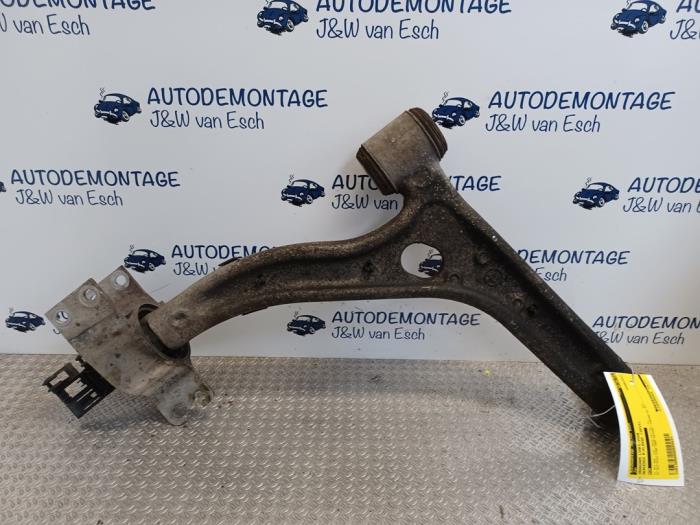 Gebrauchte Querlenker links vorne Mercedes B (W246/W242) 1.8 B-180 CDI BlueEFFICIENCY 16V Preis € 60,50 Mit Mehrwertsteuer angeboten von Autodemontage J&W van Esch