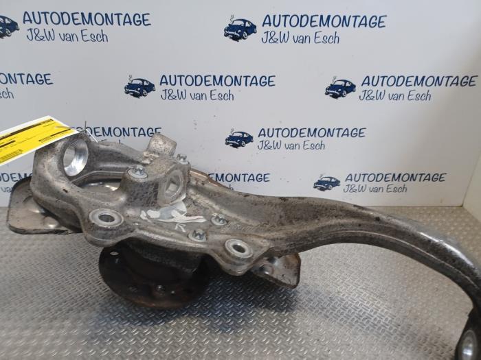 Mercedes W203 Front wheel hubs stock