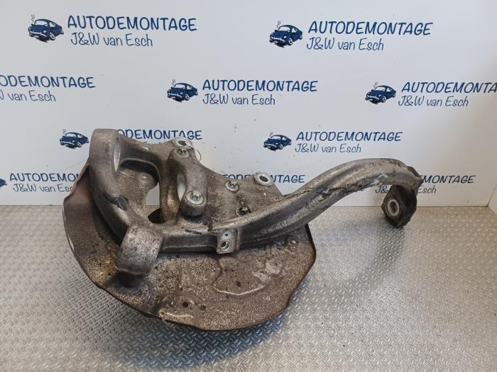 Mercedes W203 Front wheel hubs stock