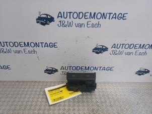 Usados Interruptor de freno de mano Volkswagen Golf VIII (CD1) 1.5 TSI BlueMotion 16V Precio € 24,20 IVA incluido ofrecido por Autodemontage J&W van Esch