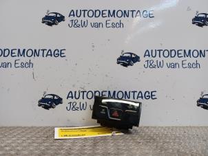 Gebrauchte Panikbeleuchtung Schalter Volkswagen Golf VIII (CD1) 1.5 TSI BlueMotion 16V Preis € 34,49 Mit Mehrwertsteuer angeboten von Autodemontage J&W van Esch
