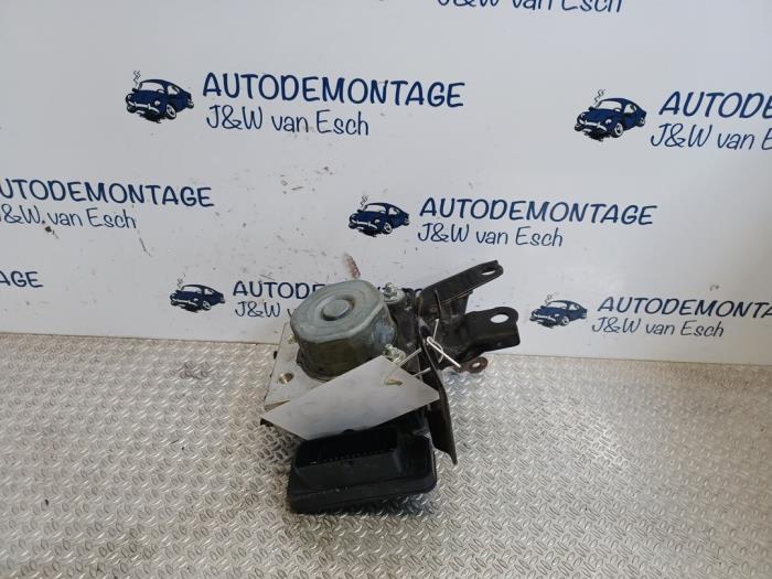 Begagnade ABS-pump Peugeot 108 1.0 12V VVT-i Pris € 96,80 Inklusive moms erbjuds av Autodemontage J&W van Esch