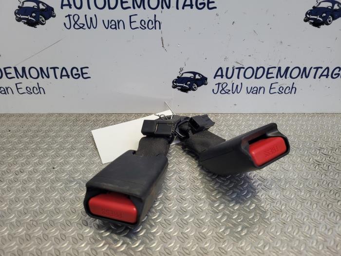 Rear seatbelt buckle, centre from a Peugeot 108 1.0 12V VVT-i 2019