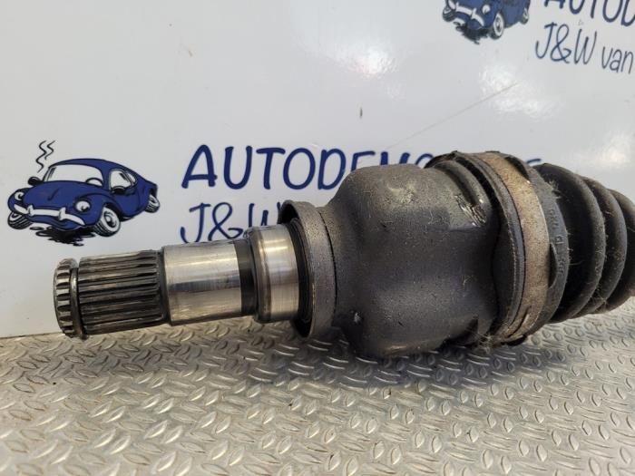 Front drive shaft, right from a Peugeot 108 1.0 12V VVT-i 2019