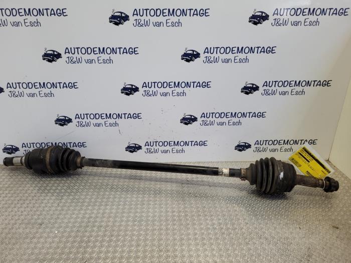 Front drive shaft, right from a Peugeot 108 1.0 12V VVT-i 2019