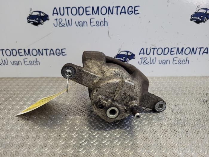 Front brake calliper, right from a Peugeot 108 1.0 12V VVT-i 2019