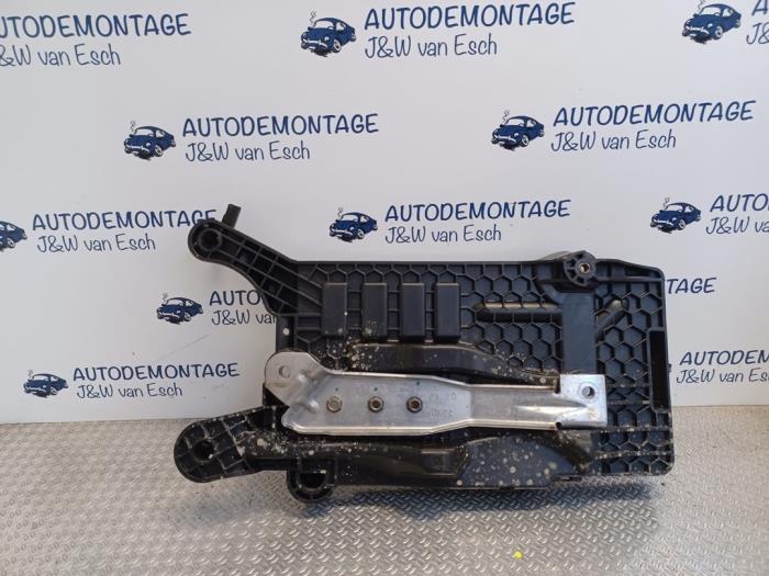 Boîtier de batterie d'un Volkswagen Polo VI (AW1) 1.0 MPI 12V 2019