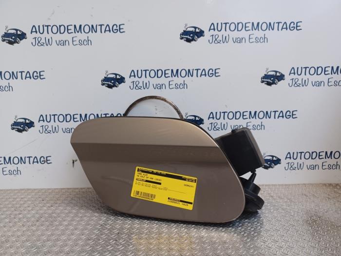 Pokrywa wlewu paliwa z Volkswagen Golf Sportsvan (AUVS) 1.6 TDI BlueMotion 16V 2016