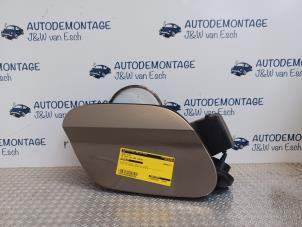 Używane Pokrywa wlewu paliwa Volkswagen Golf Sportsvan (AUVS) 1.6 TDI BlueMotion 16V Cena € 42,35 Z VAT oferowane przez Autodemontage J&W van Esch