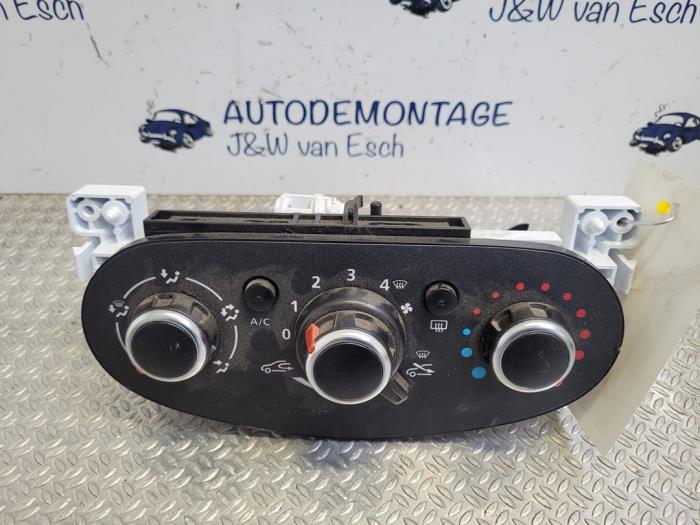 Panel de control de calefacción de un Dacia Logan MCV III/Sandero Wagon (SD07) 0.9 TCe 90 12V 2020