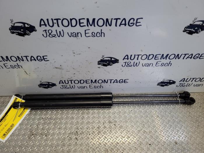 Kit amortisseur couvercle coffre d'un Dacia Logan MCV III/Sandero Wagon (SD07) 0.9 TCe 90 12V 2020