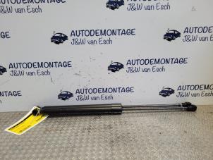 Usagé Kit amortisseur couvercle coffre Dacia Logan MCV III/Sandero Wagon (SD07) 0.9 TCe 90 12V Prix € 30,25 Prix TTC proposé par Autodemontage J&W van Esch