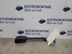 Używane Wtyk pasa bezpieczenstwa prawy przód Volkswagen Golf Sportsvan (AUVS) 2.0 TDI 150 16V Cena € 30,25 Z VAT oferowane przez Autodemontage J&W van Esch