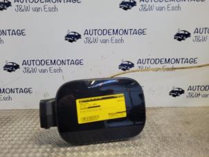 Usados Tapa de depósito Volkswagen Golf VI Variant (AJ5/1KA) 1.6 TDI 16V 105 Precio € 24,20 IVA incluido ofrecido por Autodemontage J&W van Esch