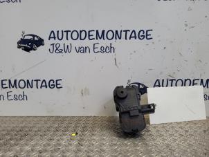 Usados Motor de bloqueo de la tapa del depósito de combustible Skoda Fabia III (NJ3) 1.2 TSI 16V Precio € 24,20 IVA incluido ofrecido por Autodemontage J&W van Esch