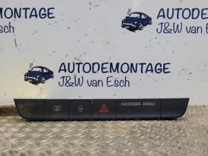 Używane Przelacznik swiatel awaryjnych Skoda Fabia III (NJ3) 1.2 TSI 16V Cena € 12,10 Z VAT oferowane przez Autodemontage J&W van Esch