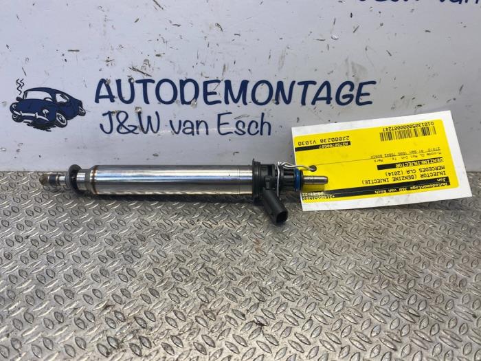 Injector (petrol injection) from a Mercedes-Benz CLA (117.3) 1.6 CLA-200 16V 2014