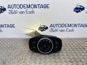 Usados Interruptor de luz Ford Puma 1.0 Ti-VCT EcoBoost Hybrid 12V Precio € 48,40 IVA incluido ofrecido por Autodemontage J&W van Esch