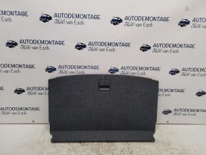 Usagé Plaque sol coffre Volkswagen Polo VI (AW1) 1.0 TSI 12V BlueMotion Prix € 48,40 Prix TTC proposé par Autodemontage J&W van Esch