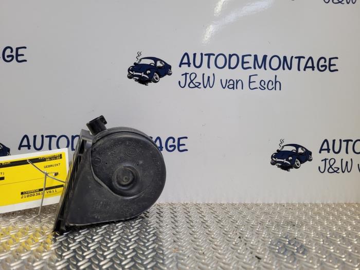 Gebrauchte Hupe Opel Corsa E 1.4 16V Preis € 12,10 Mit Mehrwertsteuer angeboten von Autodemontage J&W van Esch