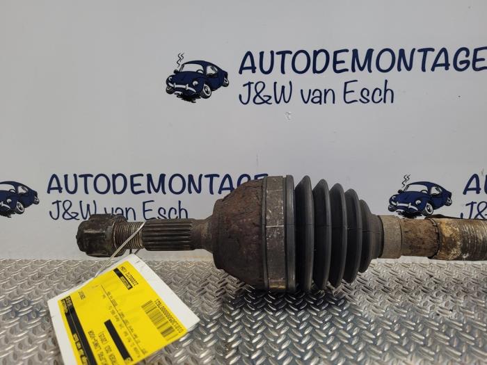Front drive shaft, left from a Citroën DS3 (SA) 1.4 16V VTi 2015