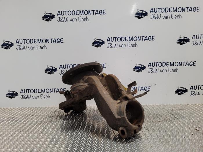 Buje de rueda delante de un Volkswagen Golf VI (5K1) 1.4 TSI 122 16V 2010