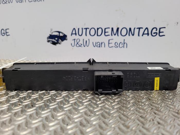 Panic lighting switch from a Opel Combo 1.3 CDTI 16V ecoFlex 2015