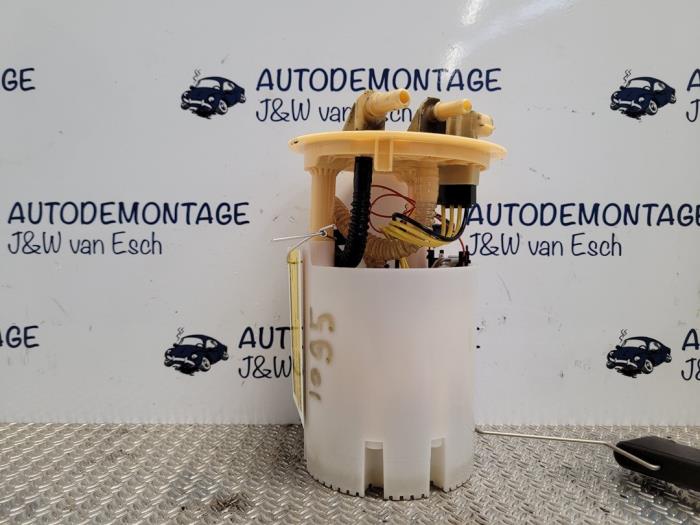 Electric fuel pump from a Renault Talisman Estate (RFDK) 1.6 dCi 160 Twinturbo 2017