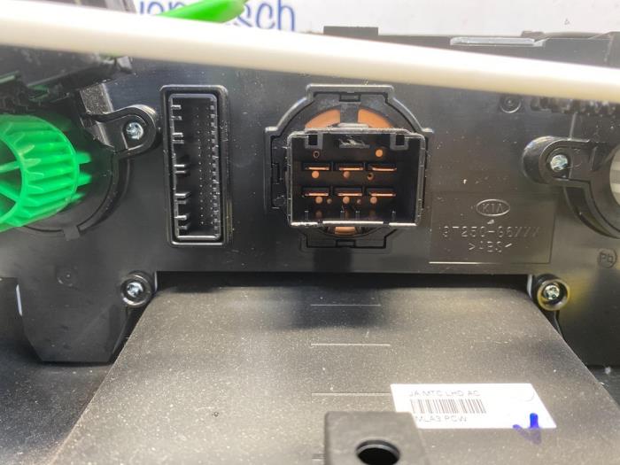 Heater control panel from a Kia Picanto (JA) 1.0 12V 2020