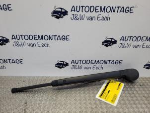 Usados Brazo de limpiaparabrisas detrás Volkswagen Polo VI (AW1) 1.0 TSI 12V BlueMotion Precio € 24,20 IVA incluido ofrecido por Autodemontage J&W van Esch
