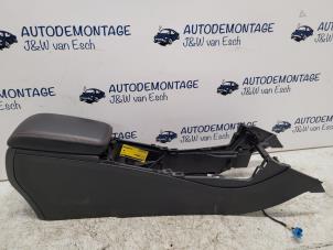 Used Armrest Mercedes CLA (117.3) 1.6 CLA-200 16V Price € 60,50 Inclusive VAT offered by Autodemontage J&W van Esch