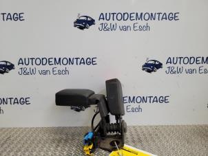 Używane Wtyk pasa bezpieczenstwa srodek tyl Mercedes CLA (117.3) 1.6 CLA-200 16V Cena € 30,25 Z VAT oferowane przez Autodemontage J&W van Esch