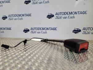 Gebrauchte Sicherheitsgurt Schließe links vorne Volkswagen Polo VI (AW1) 1.0 MPI 12V Preis € 24,20 Mit Mehrwertsteuer angeboten von Autodemontage J&W van Esch