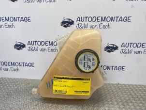 Używane Zbiornik rozprezny Ford Fiesta 6 (JA8) 1.0 EcoBoost 12V 125 Cena € 18,15 Z VAT oferowane przez Autodemontage J&W van Esch