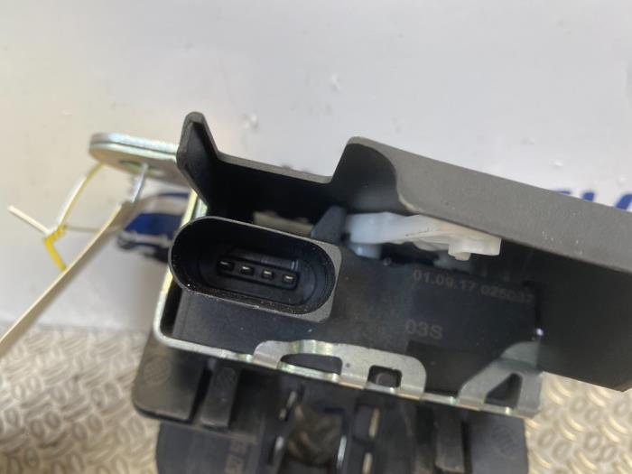 Mechanizm zamka tylnej klapy z Seat Ibiza V (KJB) 1.0 TSI 12V 2019