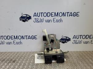 Usagé Serrure de coffre Hyundai i10 (B5) 1.0 12V Prix € 24,20 Prix TTC proposé par Autodemontage J&W van Esch