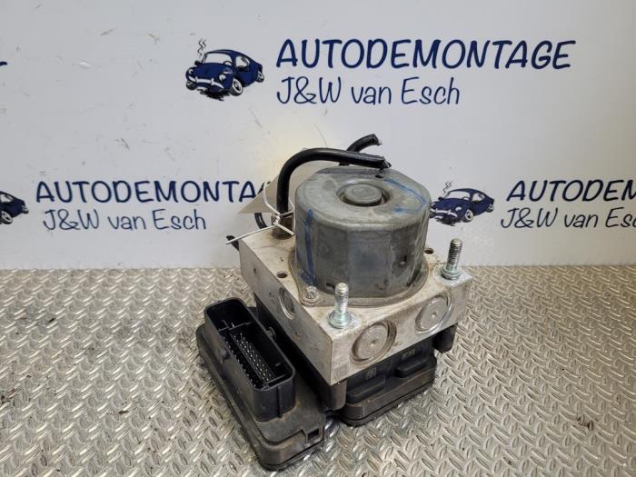 Begagnade ABS-pump Nissan Qashqai (J11) 1.3 DIG-T 140 16V Pris € 121,00 Inklusive moms erbjuds av Autodemontage J&W van Esch