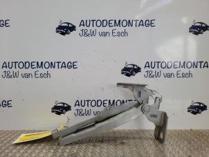 Usados Bisagra de capó Citroen DS3 (SA) 1.4 16V VTi Precio € 42,35 IVA incluido ofrecido por Autodemontage J&W van Esch