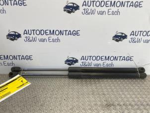 Usados Amortiguador de gas de maletero Hyundai i10 (B5) 1.0 12V Precio € 24,20 IVA incluido ofrecido por Autodemontage J&W van Esch