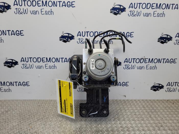 Begagnade ABS-pump Hyundai i10 1.2 CNG 16V Pris € 163,35 Inklusive moms erbjuds av Autodemontage J&W van Esch
